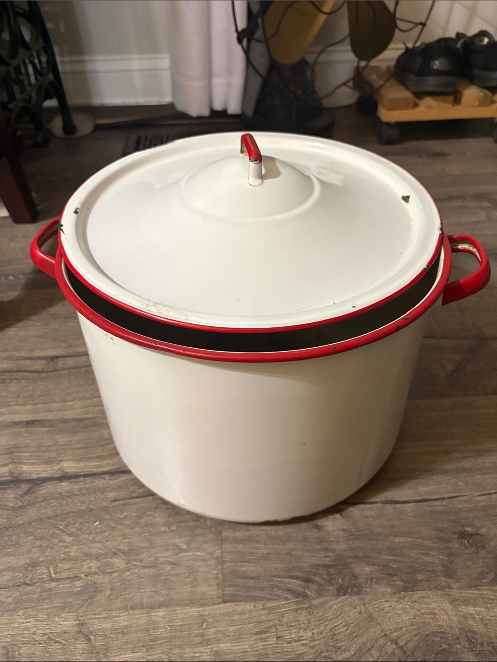 White and Red Enamel Stockpot with Lid - Classic Kitchen Cookware